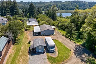 93736 Bay Park Ln, Coos Bay, OR 97420 - Photo 2
