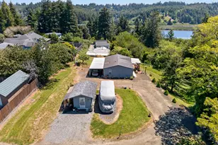 93736 Bay Park Ln, Coos Bay, OR 97420 - Photo 32