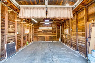 405 SE 85th Ave, Portland, OR 97216 - Photo 32