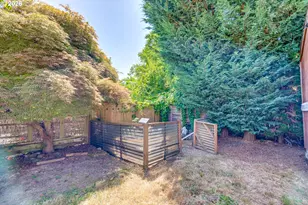 405 SE 85th Ave, Portland, OR 97216 - Photo 28
