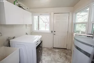300 21st St, Springfield, OR 97477 - Photo 24