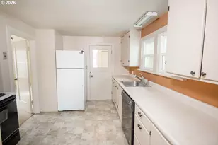 300 21st St, Springfield, OR 97477 - Photo 12