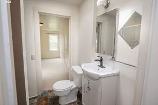 300 21st St, Springfield, OR 97477 - Photo 20