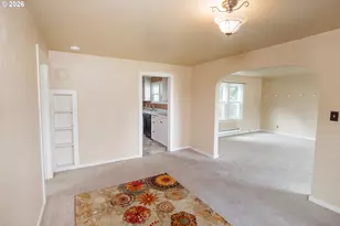 300 21st St, Springfield, OR 97477 - Photo 10