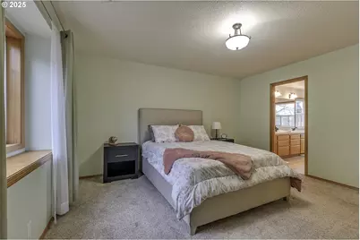 2857 NE Lorie Dr, Hillsboro, OR 97124 - Photo 10