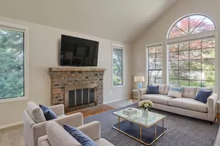 8131 SW 56th Ave, Portland, OR 97219 - Photo 4