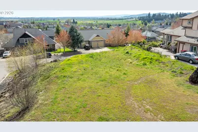 2683 NW Mt Hood Dr, McMinnville, OR 97128 - Photo 34