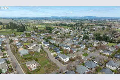 2683 NW Mt Hood Dr, McMinnville, OR 97128 - Photo 26
