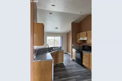 1382 SW Riverhill Dr, Hermiston, OR 97838 - Photo 2