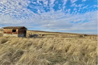 62722 Hart Rd, Moro, OR 97039 - Photo 8