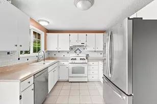 11612 SW 49th Ave, Portland, OR 97219 - Photo 8