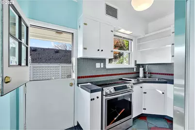 2207 NE Ridgewood Dr, Portland, OR 97212 - Photo 16