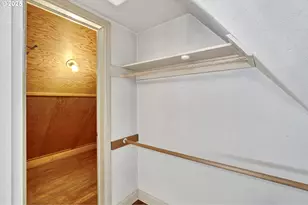 2207 NE Ridgewood Dr, Portland, OR 97212 - Photo 32