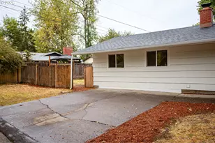 395 E 46th Ave, Eugene, OR 97405 - Photo 4