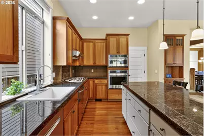 8254 SW 74th Ave, Portland, OR 97223 - Photo 4