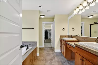 8254 SW 74th Ave, Portland, OR 97223 - Photo 14