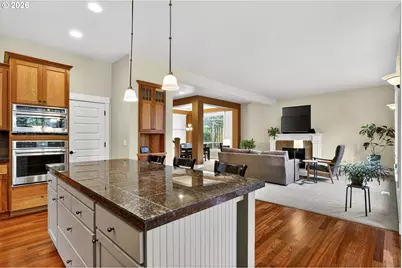 8254 SW 74th Ave, Portland, OR 97223 - Photo 4
