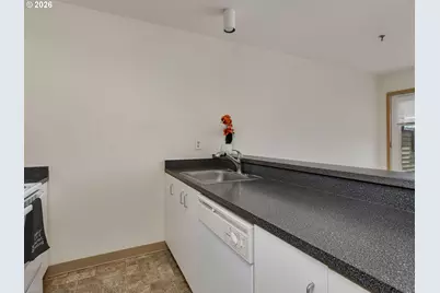 232 NW Uptown Ter #1B, Portland, OR 97210 - Photo 16