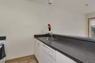 232 NW Uptown Terrace, Portland, OR 97210 - Photo 16