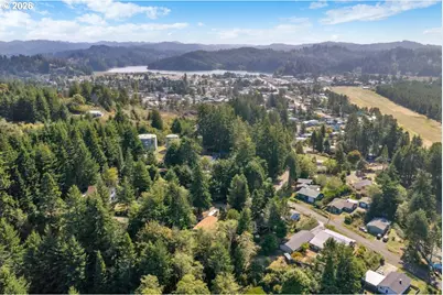 600 Queens Ct, Lakeside, OR 97449 - Photo 28