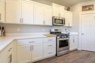 235 Walnut St, Mount Angel, OR 97362 - Photo 10