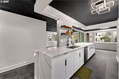 2211 SW Park Pl #403, Portland, OR 97205 - Photo 6