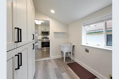 1006 Well St, Silverton, OR 97381 - Photo 22