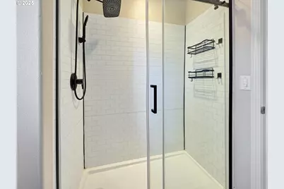 1006 Well St, Silverton, OR 97381 - Photo 16