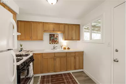 8425 NE Humboldt St, Portland, OR 97220 - Photo 12