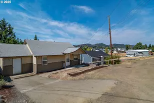 866 NE Walnut St, Roseburg, OR 97470 - Photo 40