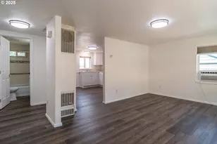 866 NE Walnut St, Roseburg, OR 97470 - Photo 10