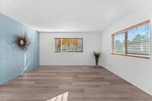 15656 SE Division St, Portland, OR 97236 - Photo 8