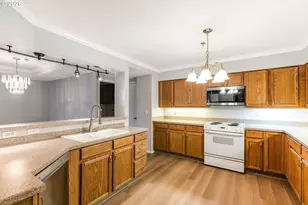 15530 NE Knott St, Portland, OR 97230 - Photo 12