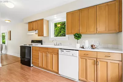 4228 NE Simpson St, Portland, OR 97218 - Photo 16