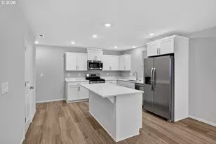 824 Sifuentez Ct, Woodburn, OR 97071 - Photo 8