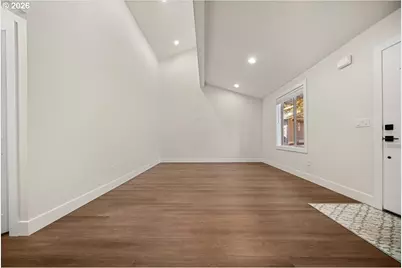 12306 Meadowlawn Dr, Oregon City, OR 97045 - Photo 6