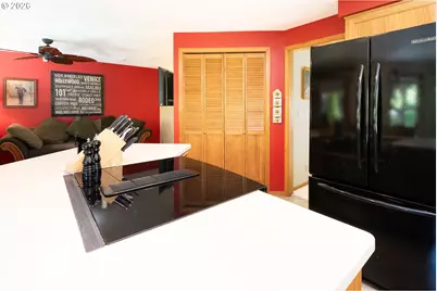 586 S 68th Pl, Springfield, OR 97478 - Photo 10