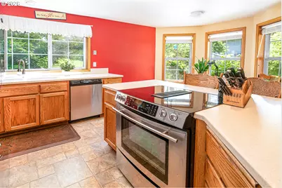 586 S 68th Pl, Springfield, OR 97478 - Photo 12