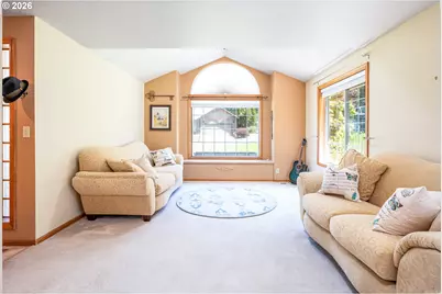 586 S 68th Pl, Springfield, OR 97478 - Photo 4