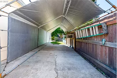586 S 68th Pl, Springfield, OR 97478 - Photo 34