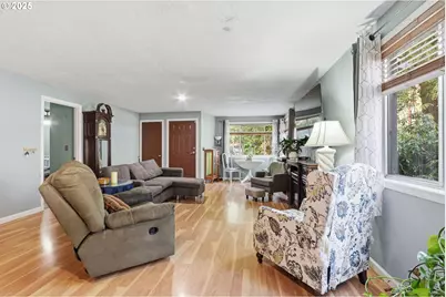 2316 SE 141st Ave, Portland, OR 97233 - Photo 4