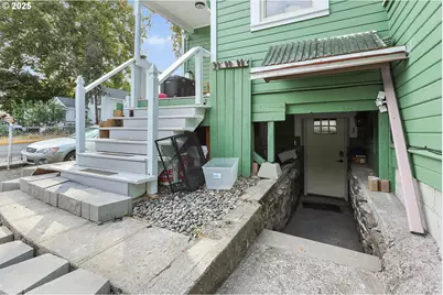 531 E 8th St, The Dalles, OR 97058 - Photo 4