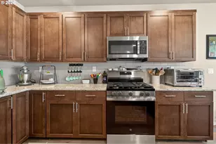 5088 Holly St, Springfield, OR 97478 - Photo 8