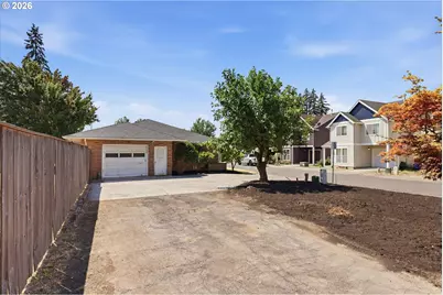 858 N 20th Way, Cornelius, OR 97113 - Photo 2