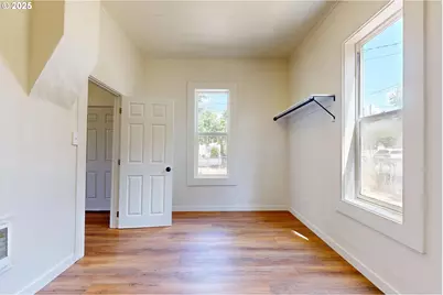 611 SW 3rd St, Pendleton, OR 97801 - Photo 12