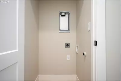 8431 NE Hassalo St, Portland, OR 97220 - Photo 32