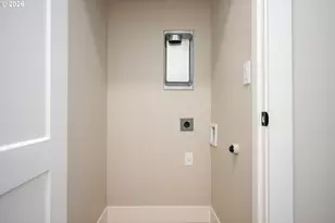 8431 NE Hassalo St, Portland, OR 97220 - Photo 32