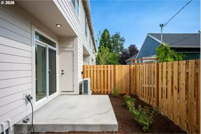 8431 NE Hassalo St, Portland, OR 97220 - Photo 34