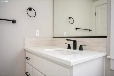 8431 NE Hassalo St, Portland, OR 97220 - Photo 28