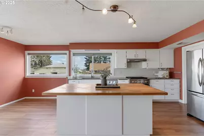 1694 Sunrise Cir NW, Salem, OR 97304 - Photo 12